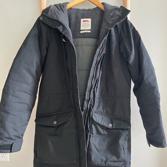 Fjalraven Singi parka in black. - Picture 2 of 12